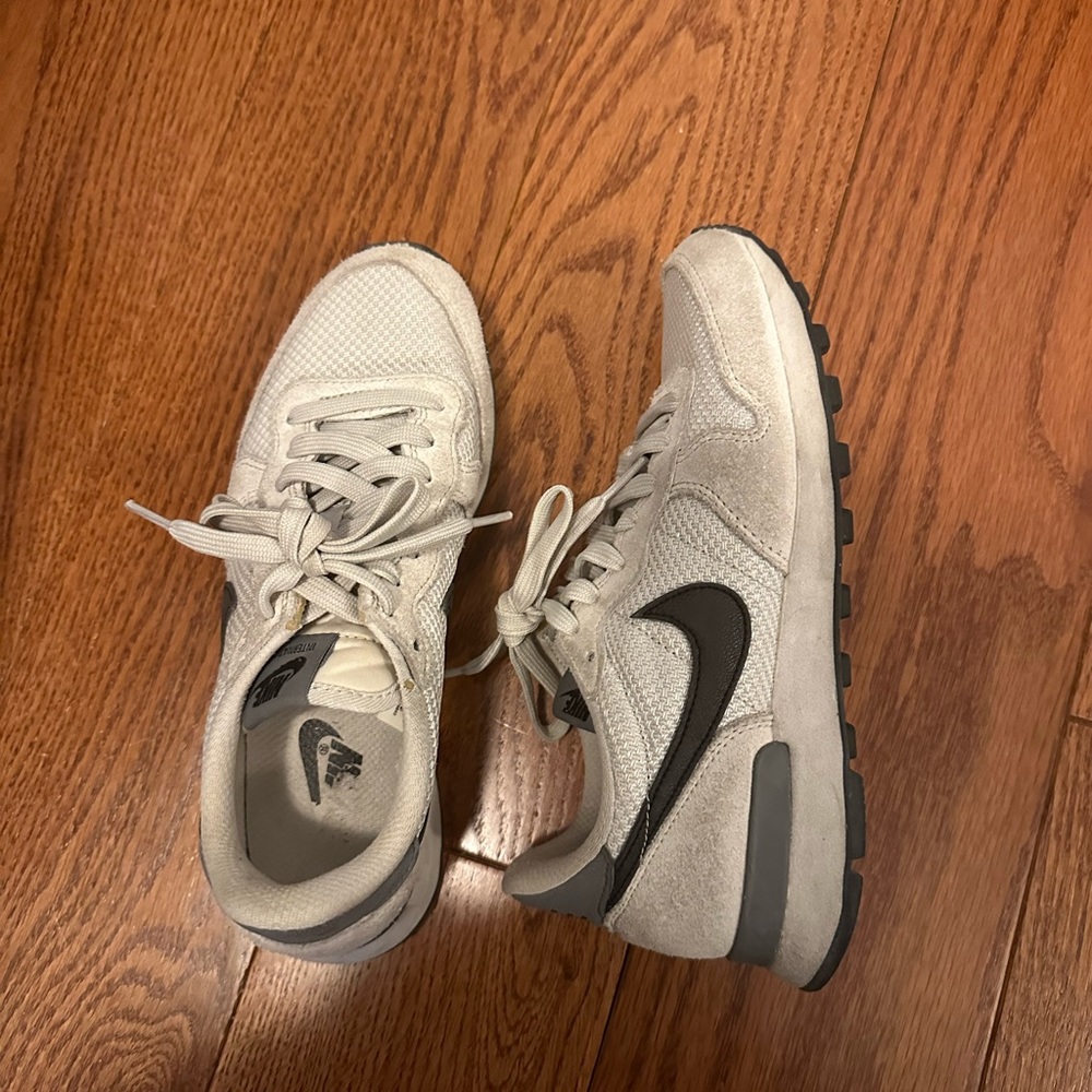 NIKE WAFFLE TRAINERS